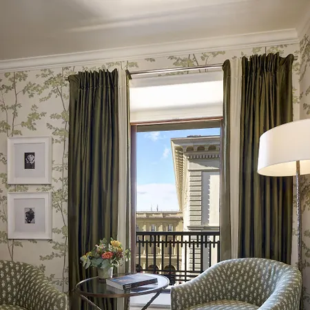 ホテル ロッコ フォルテ サボイ