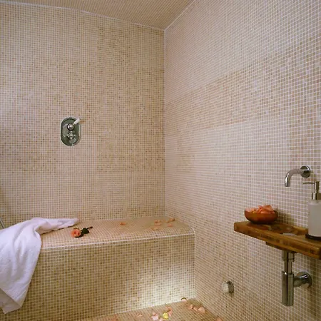 Rocco Savoy Szálloda 5*